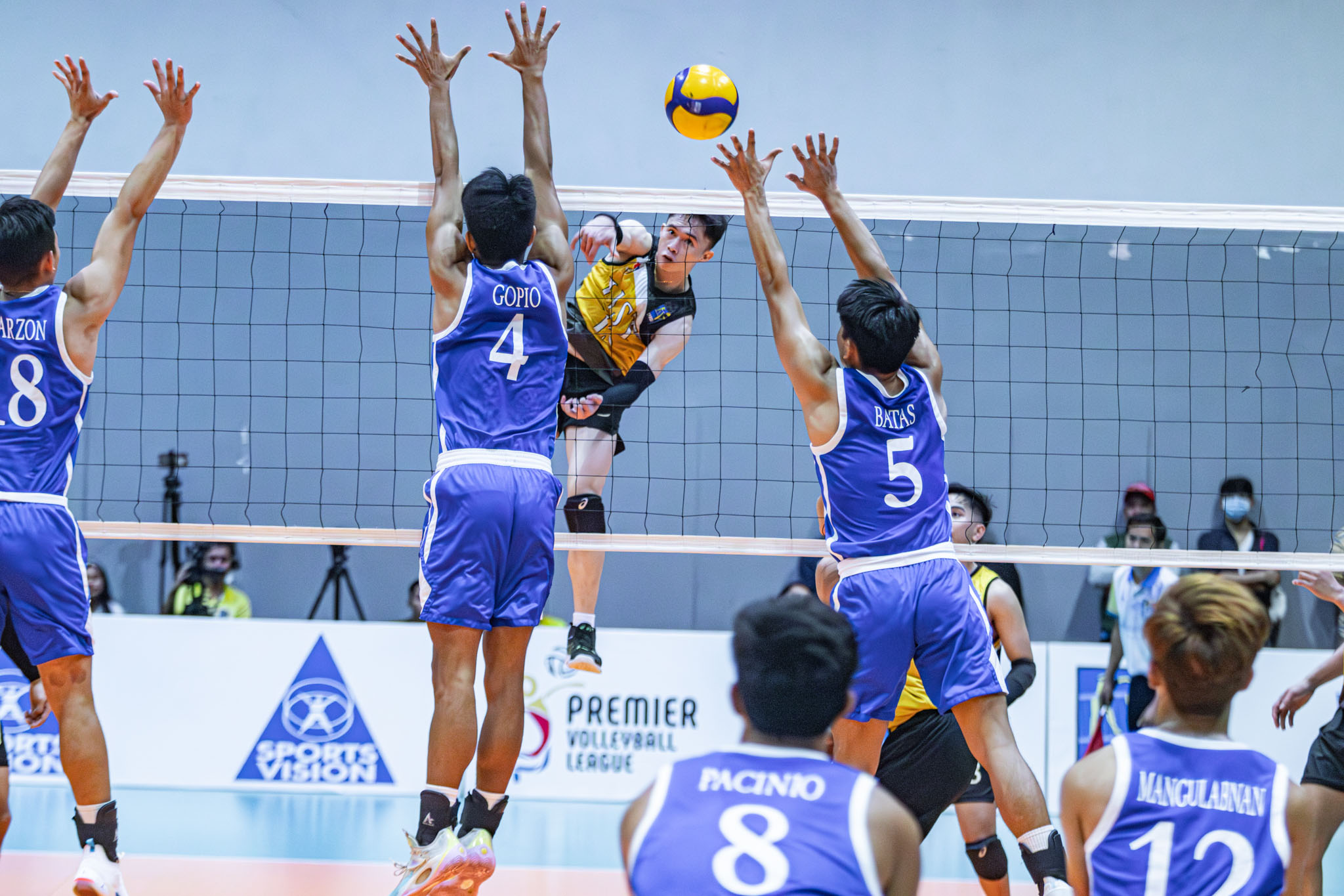 Ybanez, UST deal Ateneo first loss for share of lead