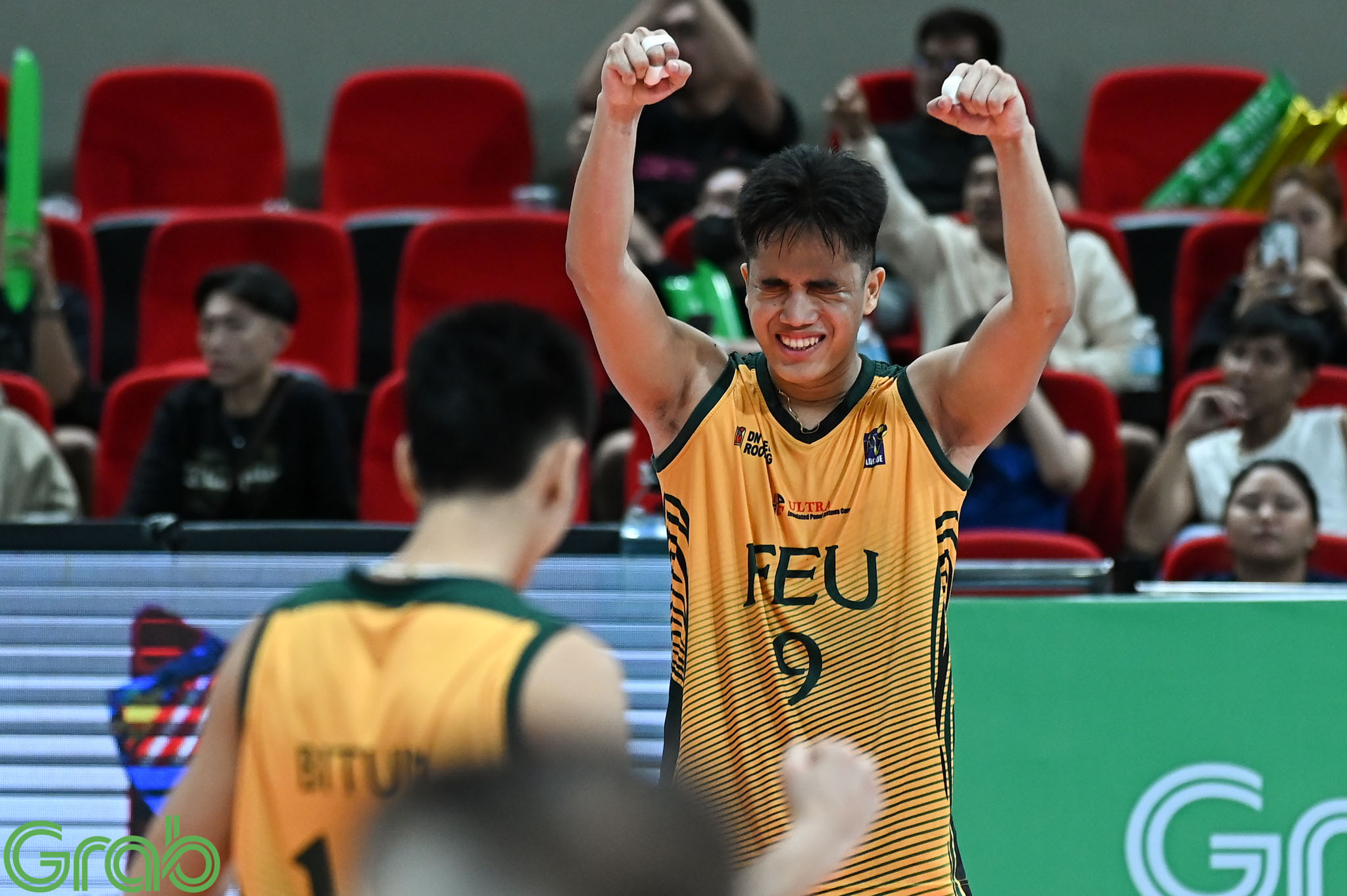 FEU overcomes La Salle, nears 1st men's crown