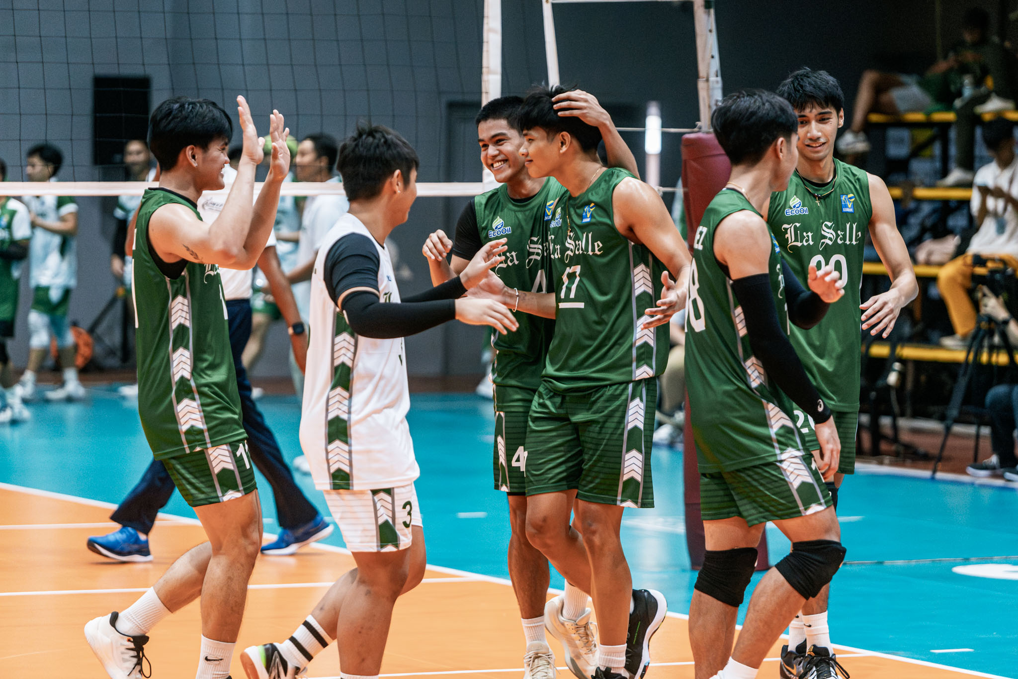 La Salle survives collapse, extends win streak to 3