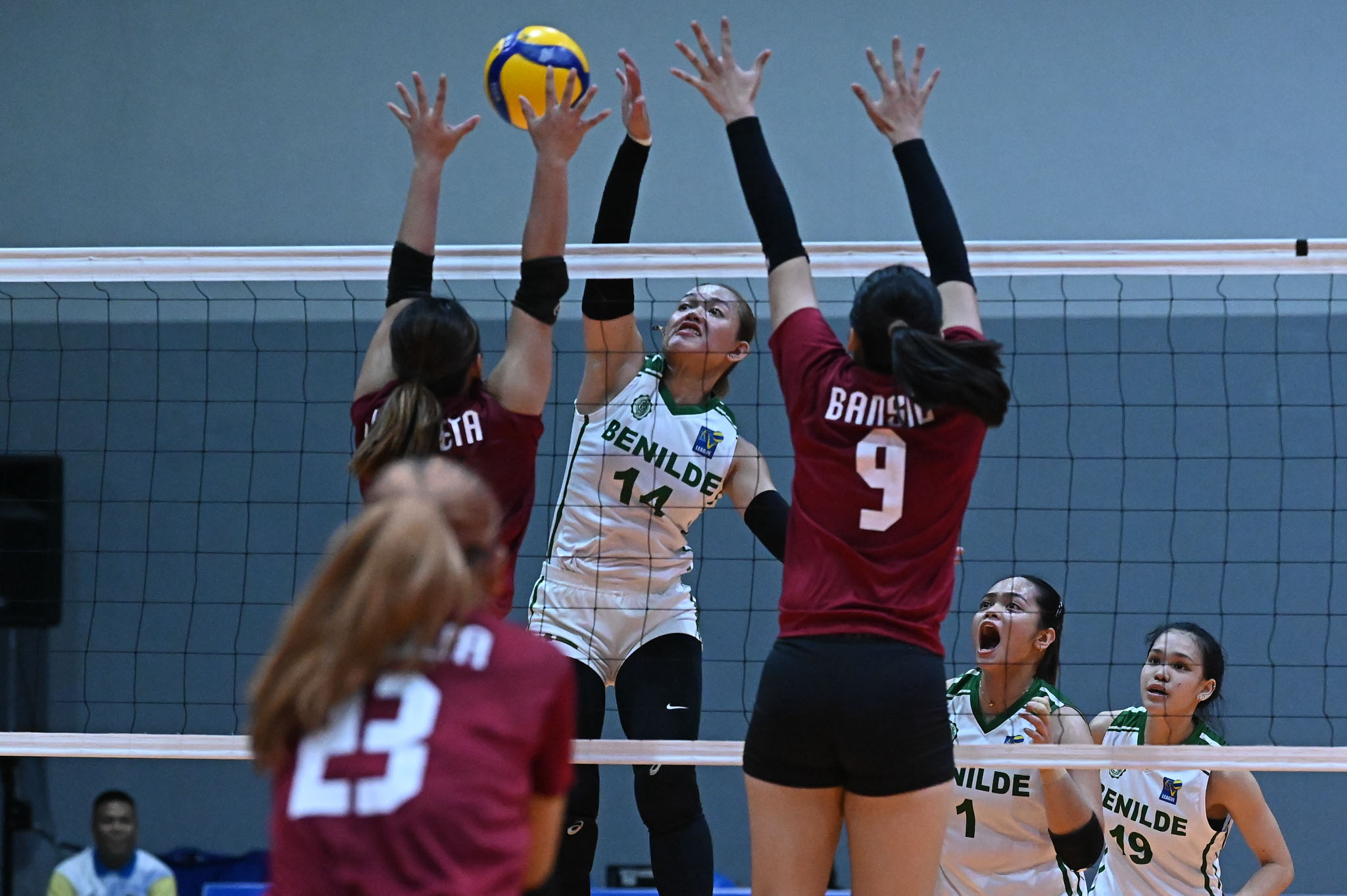 St. Benilde ends skid, sweeps UP