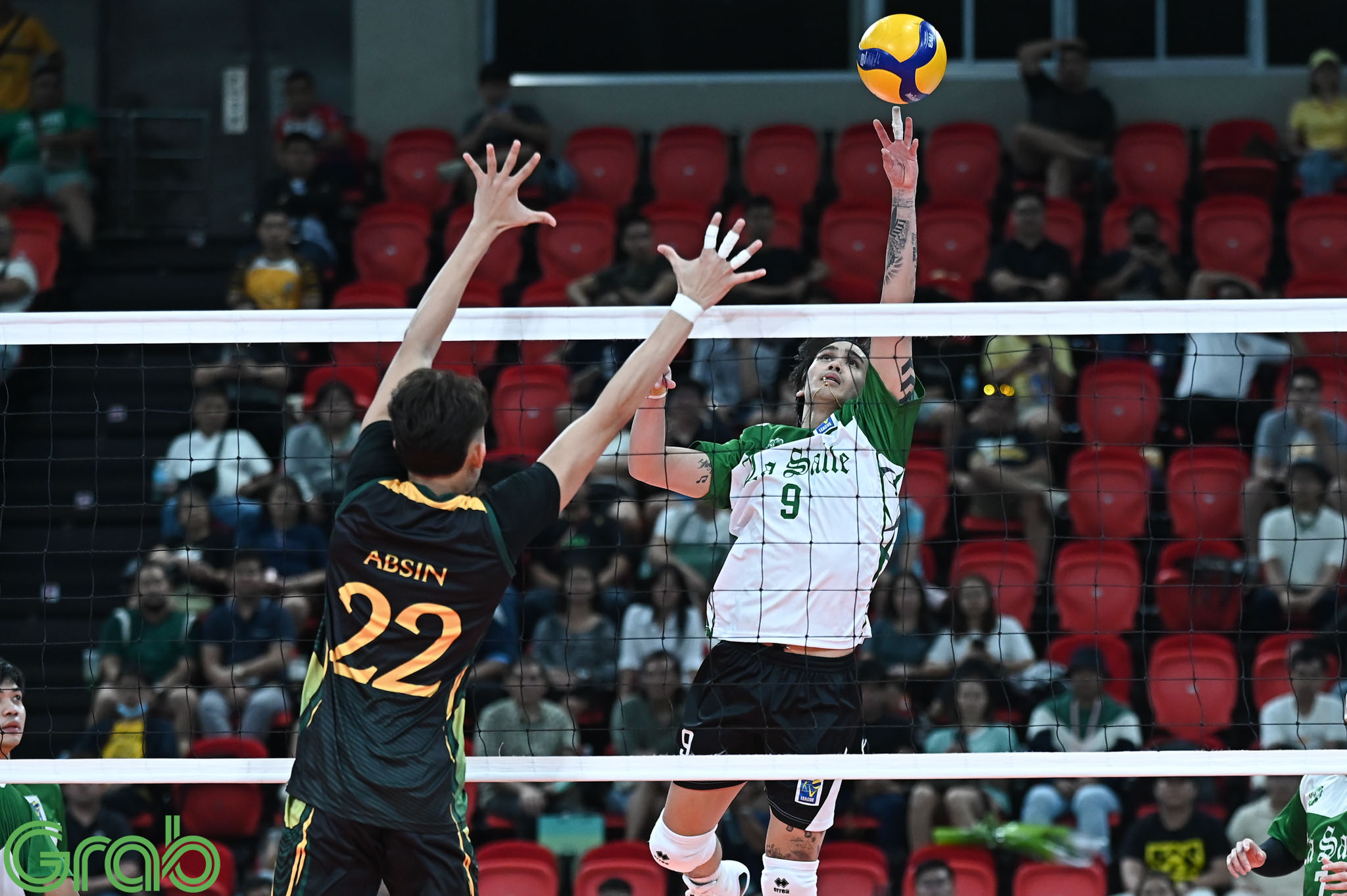 Jet lagged Noel Kampton sparks La Salle comeback