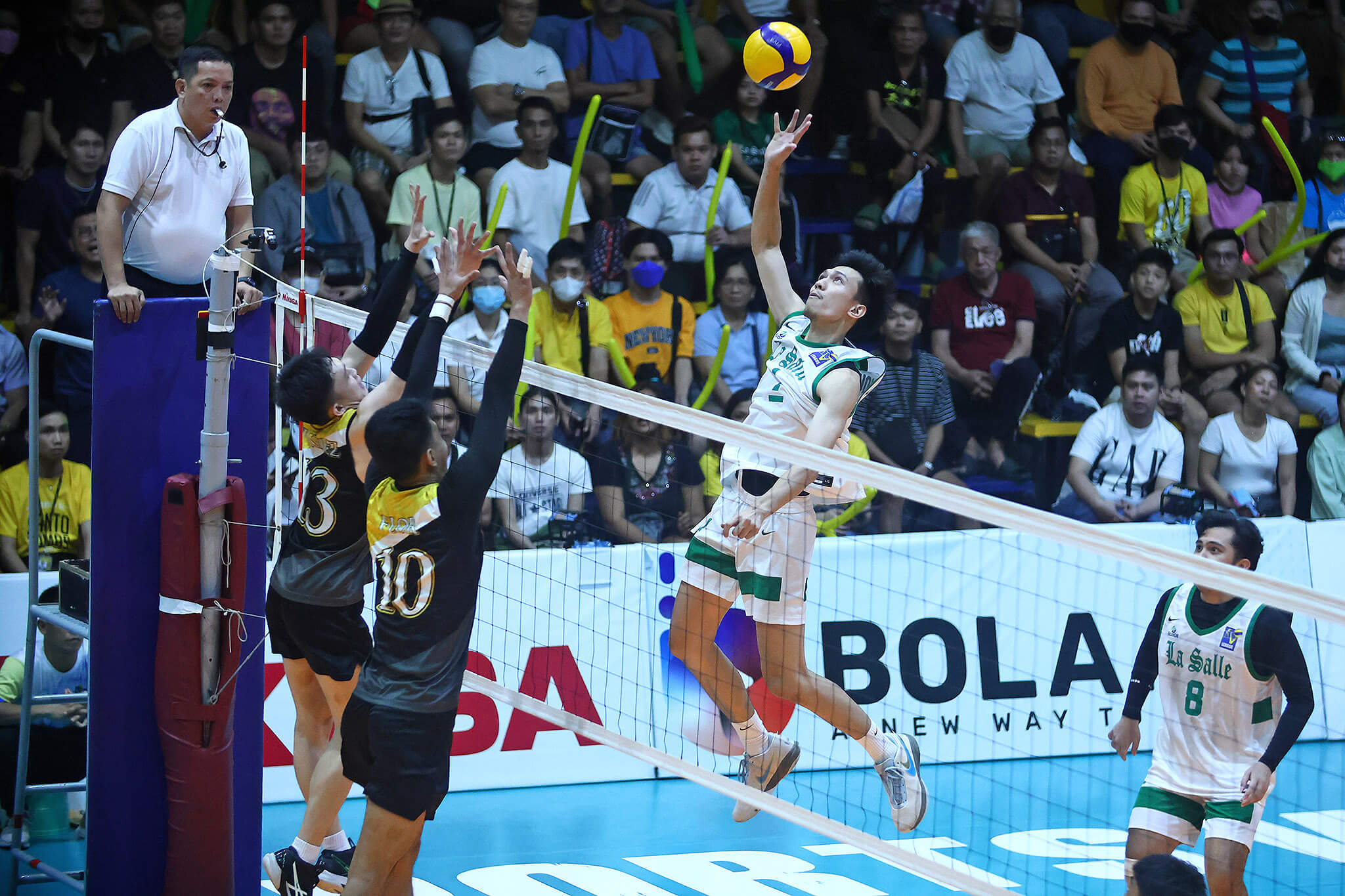 La Salle outlasts UST, moves on verge of men's crown
