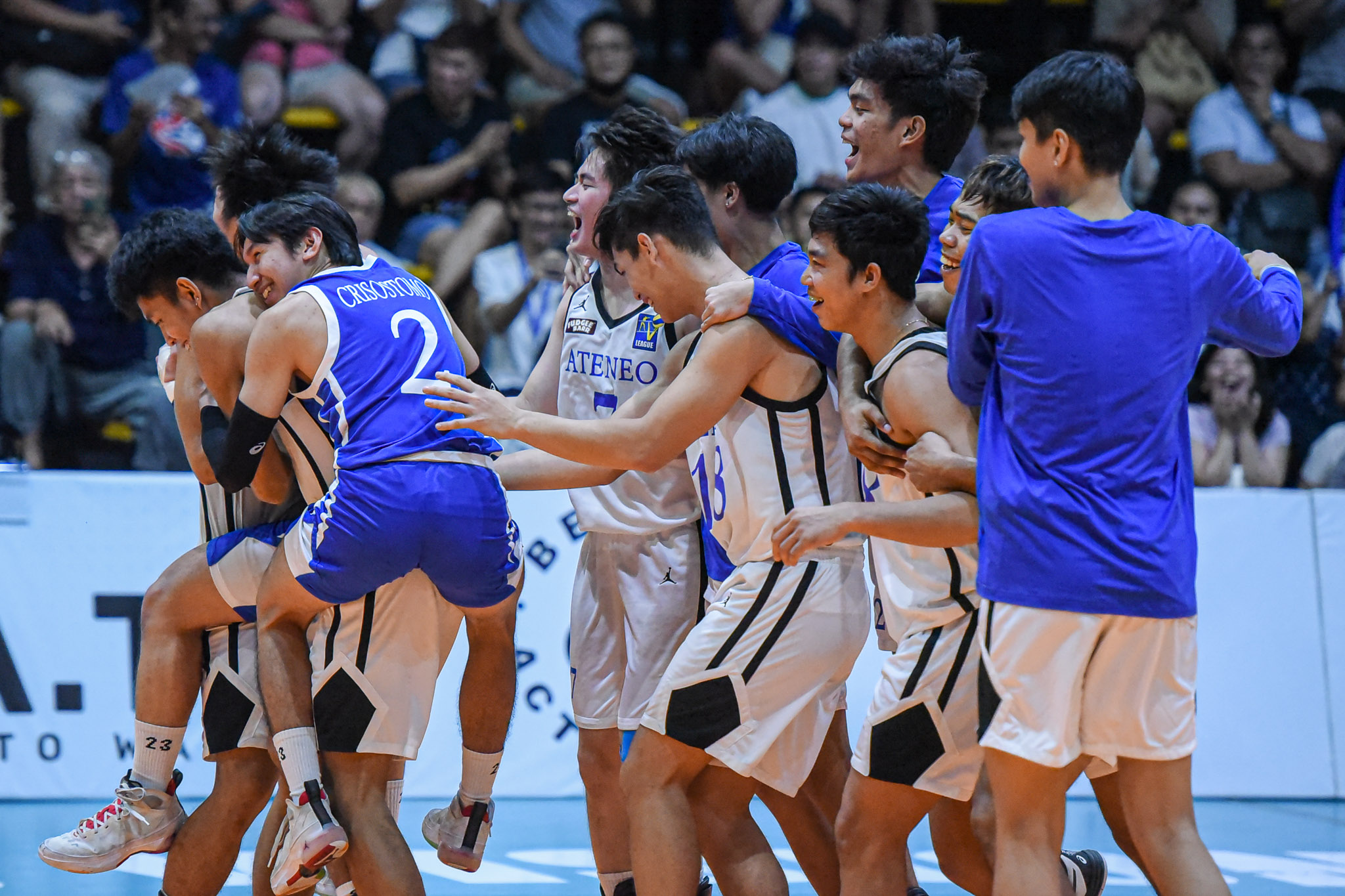 Ateneo wards off La Salle, edges closer to men's finals
