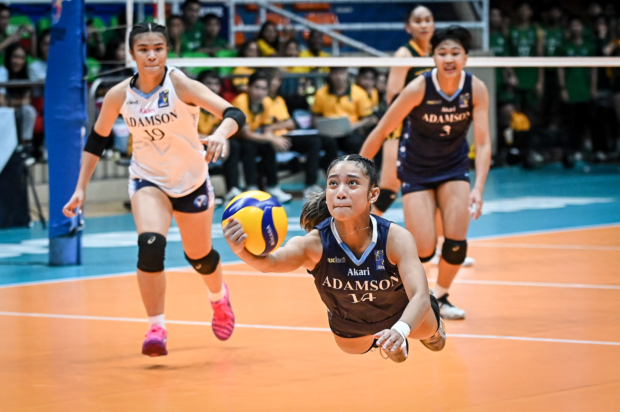Adamson rallies past FEU, moves on cusp of historic title