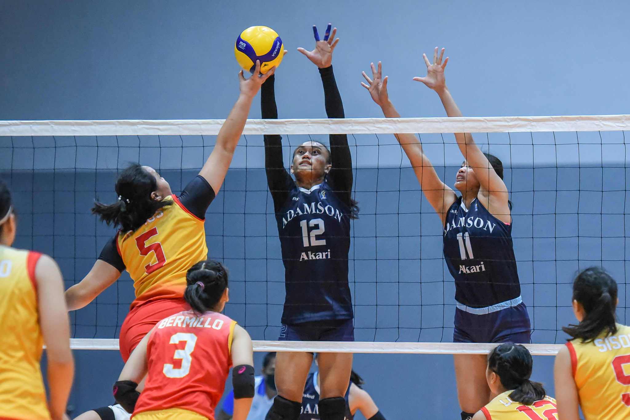 Top V-League teams duel for group lead