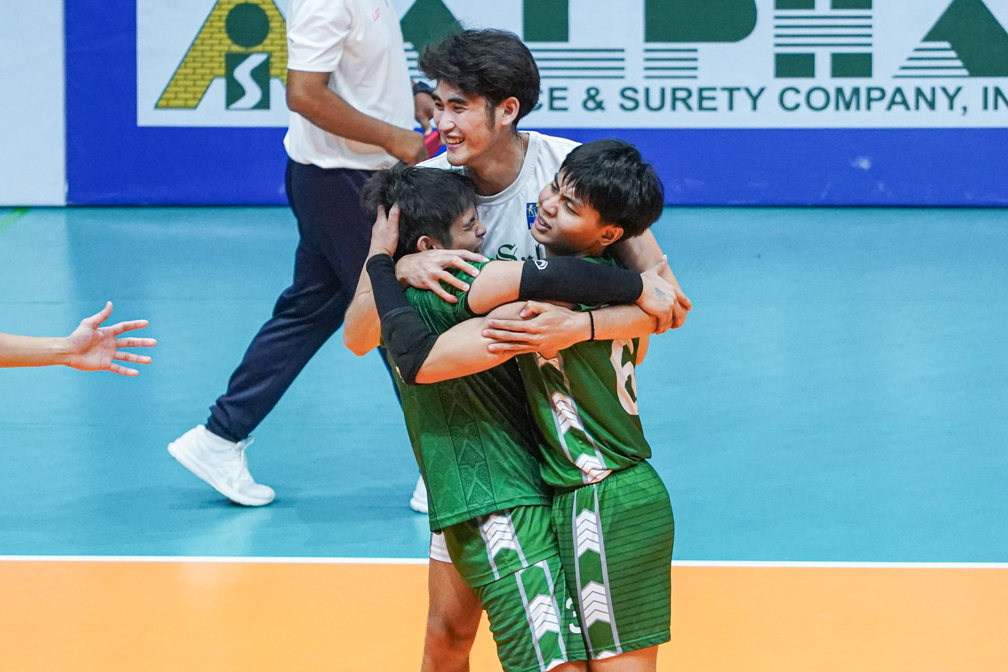 La Salle moves on verge of redemption, dominates FEU in Finals opener