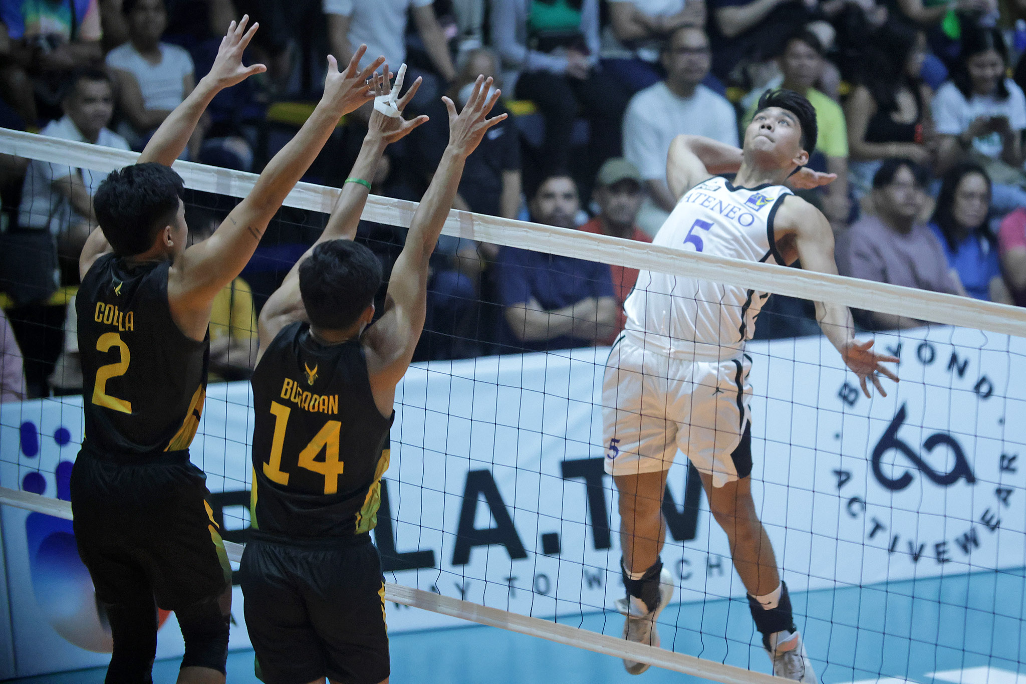 Ateneo averts meltdown vs FEU, takes solo lead