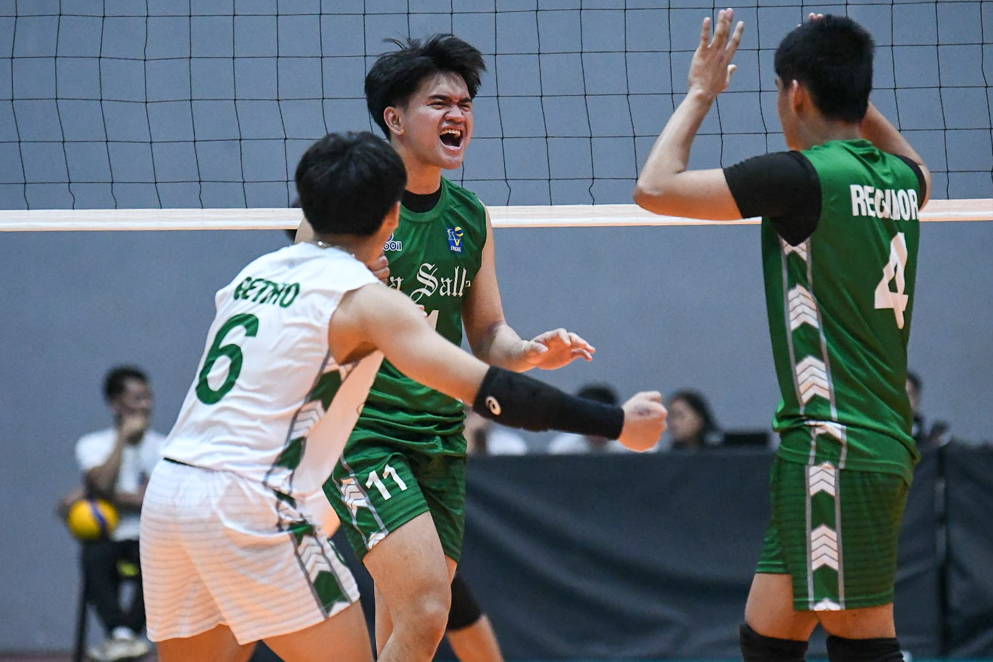 La Salle stays perfect, downs Ateneo in 4