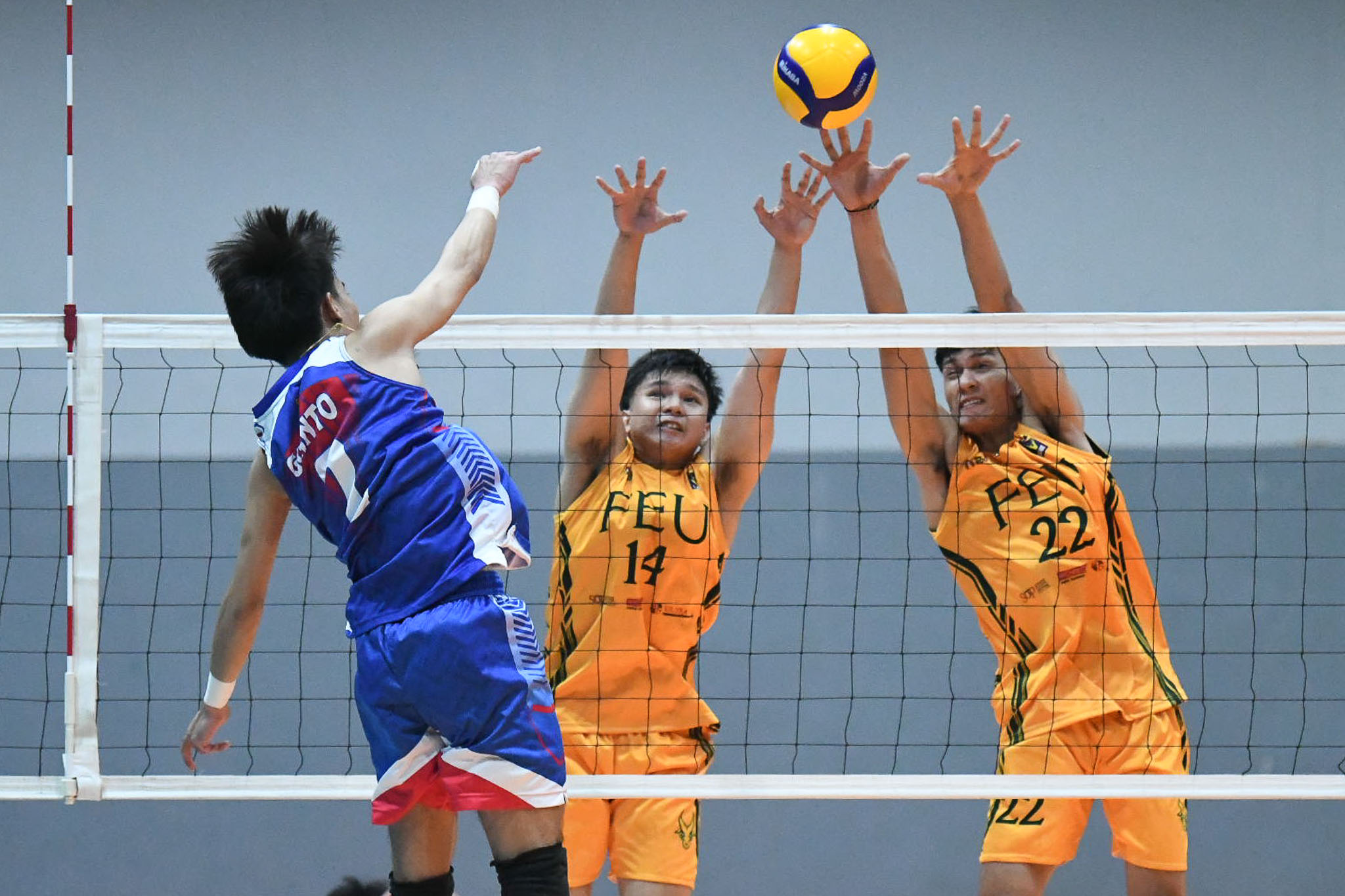 FEU fends off gritty Arellano for 2-0 start