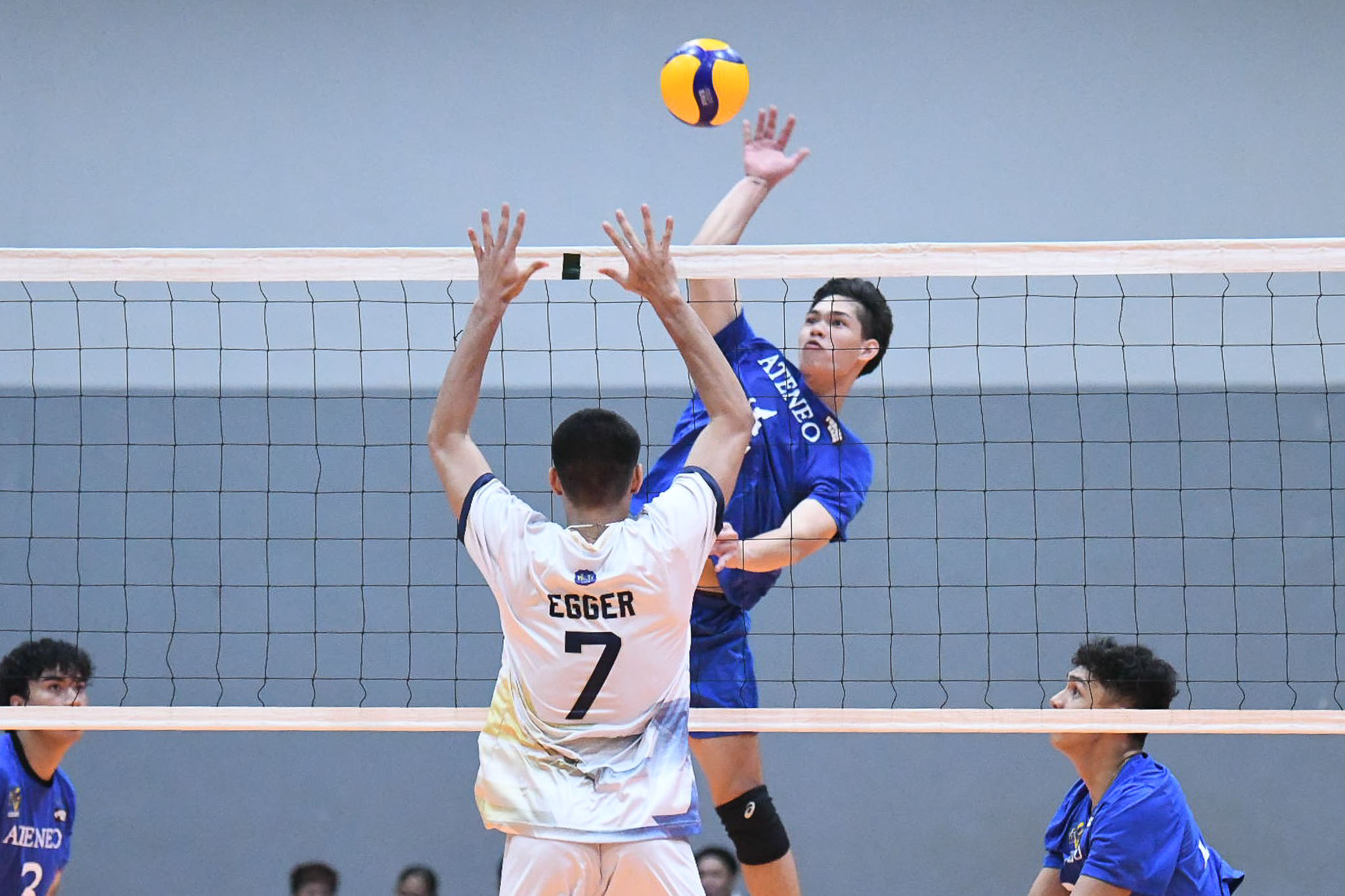 Pacinio, Salarzon lift Ateneo past NU for 2nd straight win