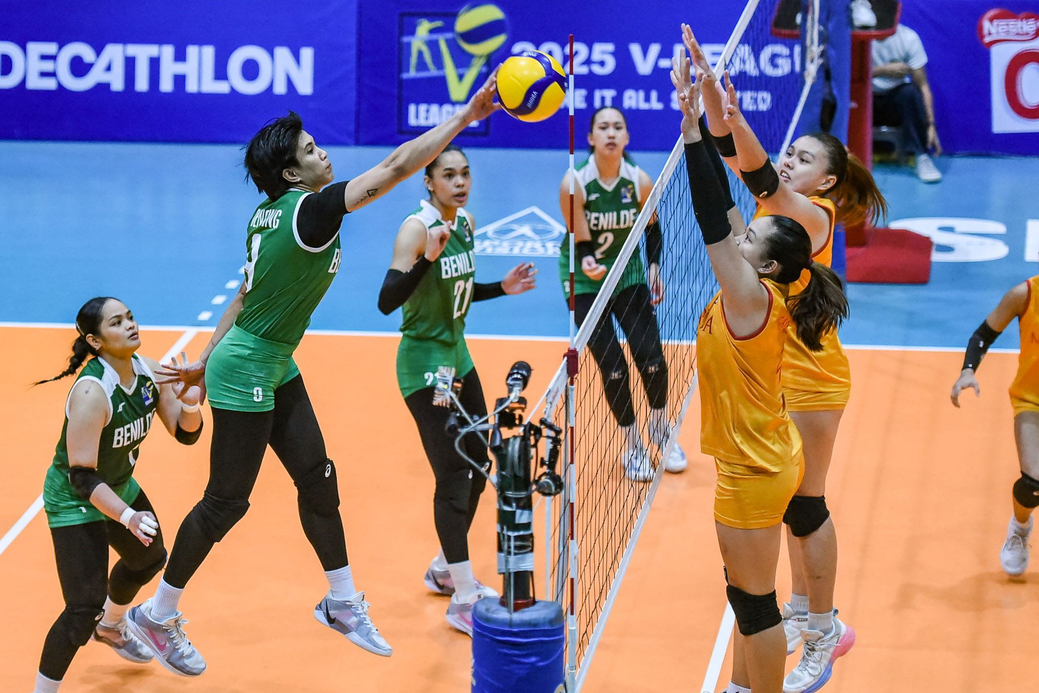 Densing powers Benilde past Mapua, into semifinals