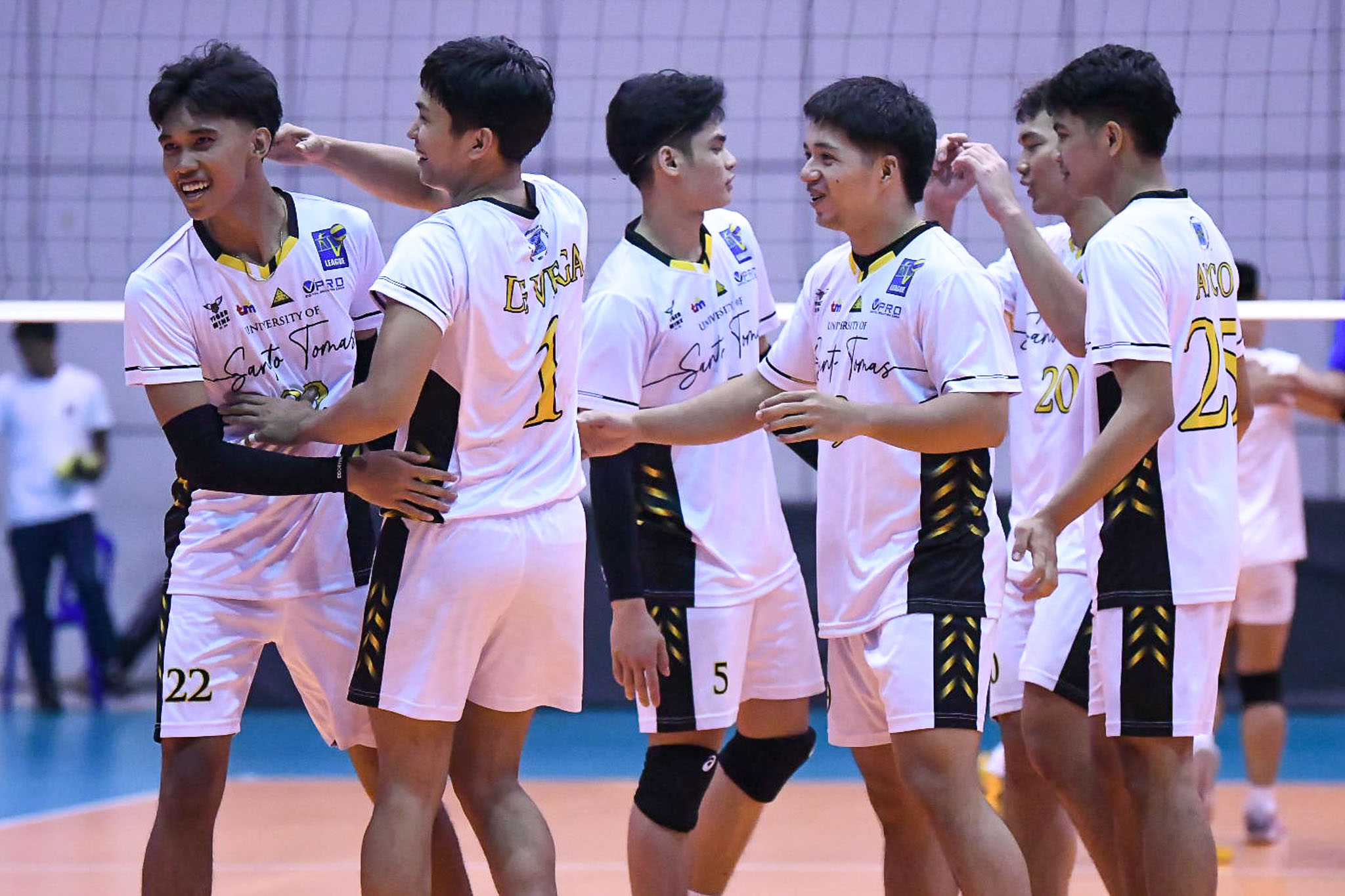 UST rolls past Ateneo to open redemption drive
