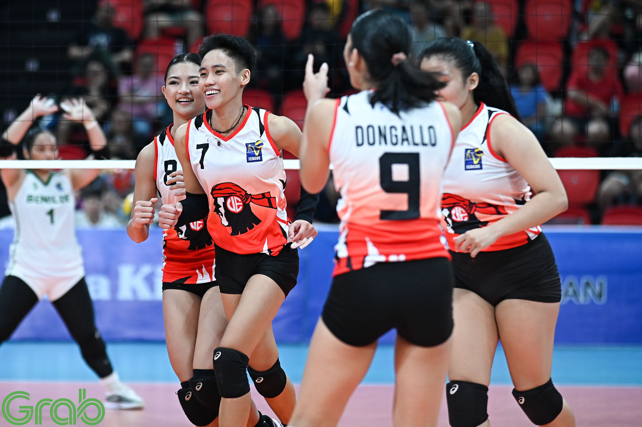 UE stuns CSB with reverse sweep, snares bronze