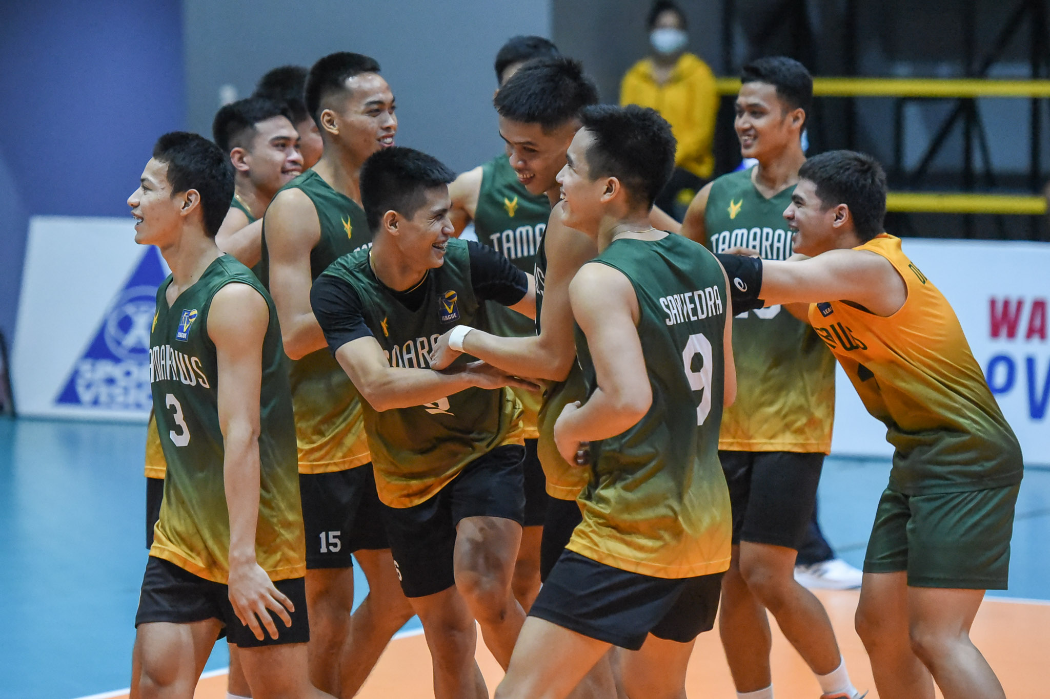 FEU sends UP to brink of elimination