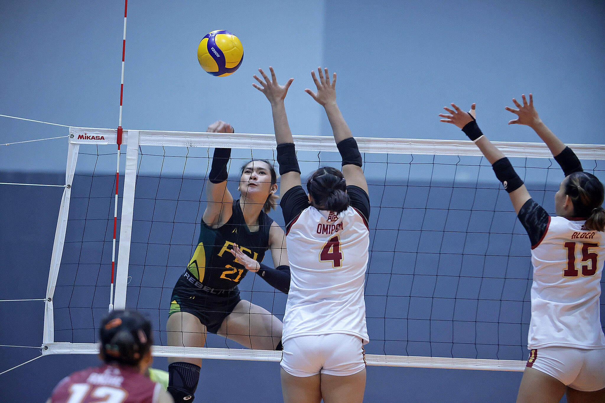 Ellarina shines as FEU thwarts Perps in 4, goes 2-0